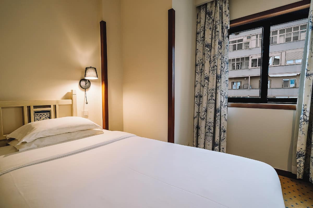 Appartement, 1 tweepersoonsbed | 1 slaapkamer, een kluis op de kamer, een bureau