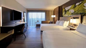 1 sovrum, sängtillbehör av högsta kvalitet och skrivbord