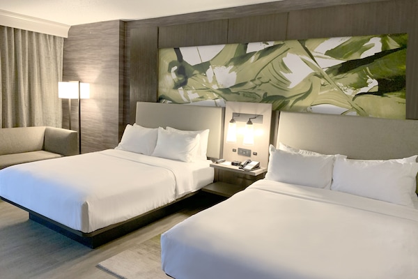 1 bedroom, premium bedding, desk, laptop workspace