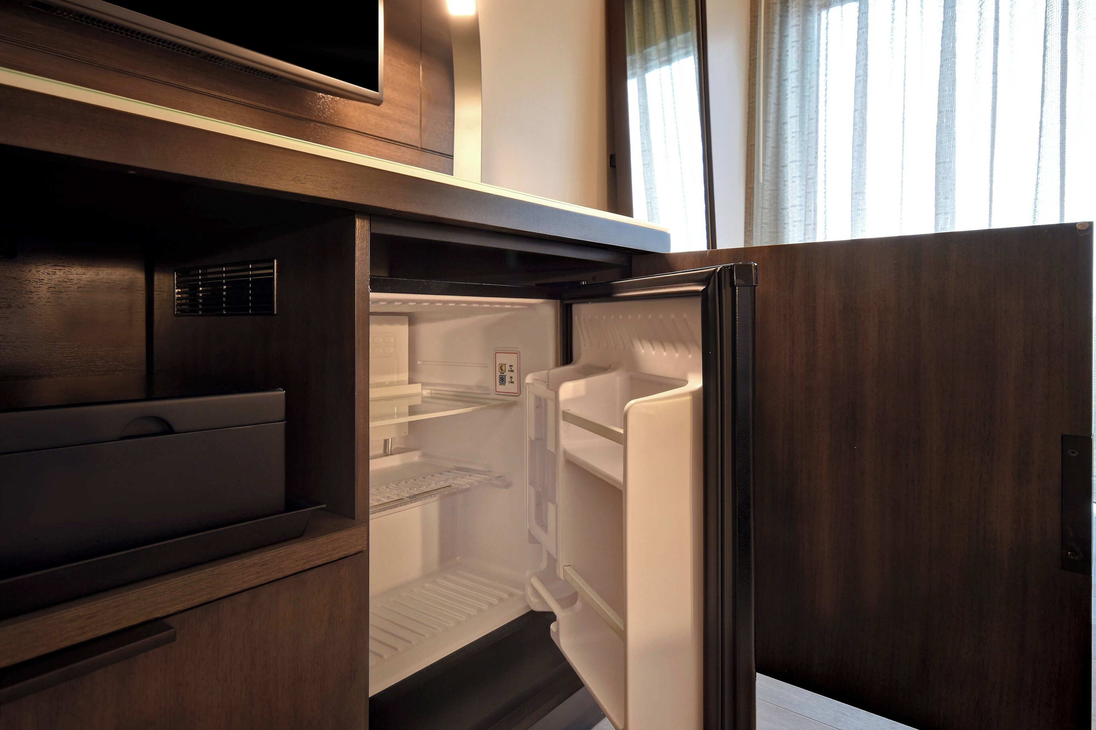 1 bedroom, premium bedding, desk, laptop workspace