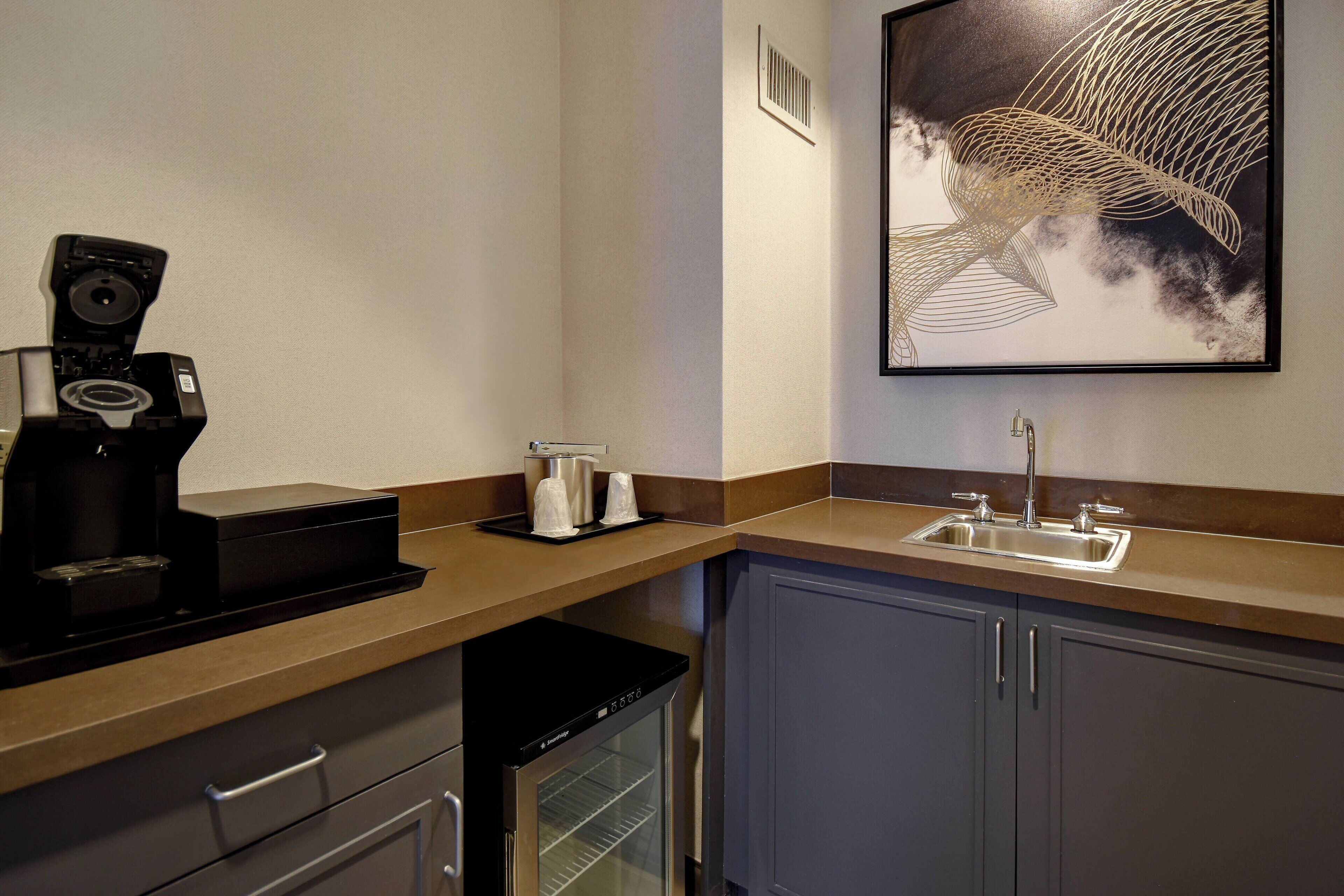 1 bedroom, premium bedding, desk, laptop workspace