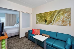 Desk, laptop workspace, iron/ironing board, free WiFi