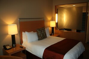 Premium bedding, desk, blackout drapes, iron/ironing board - Palisades Premier Conference Center (Sparkill)