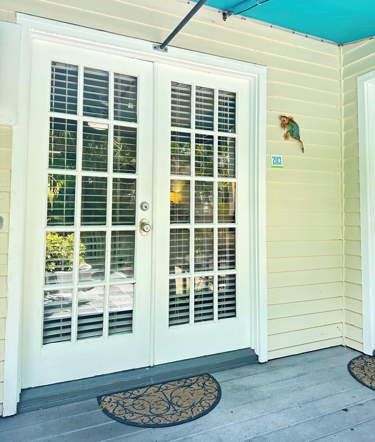 deluxe room, 1 king bed | exterior