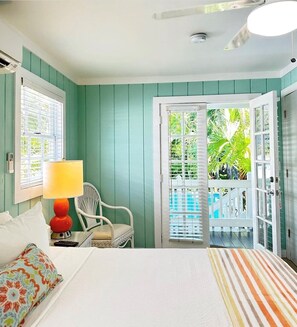 Deluxe King Patio | Free WiFi, bed sheets