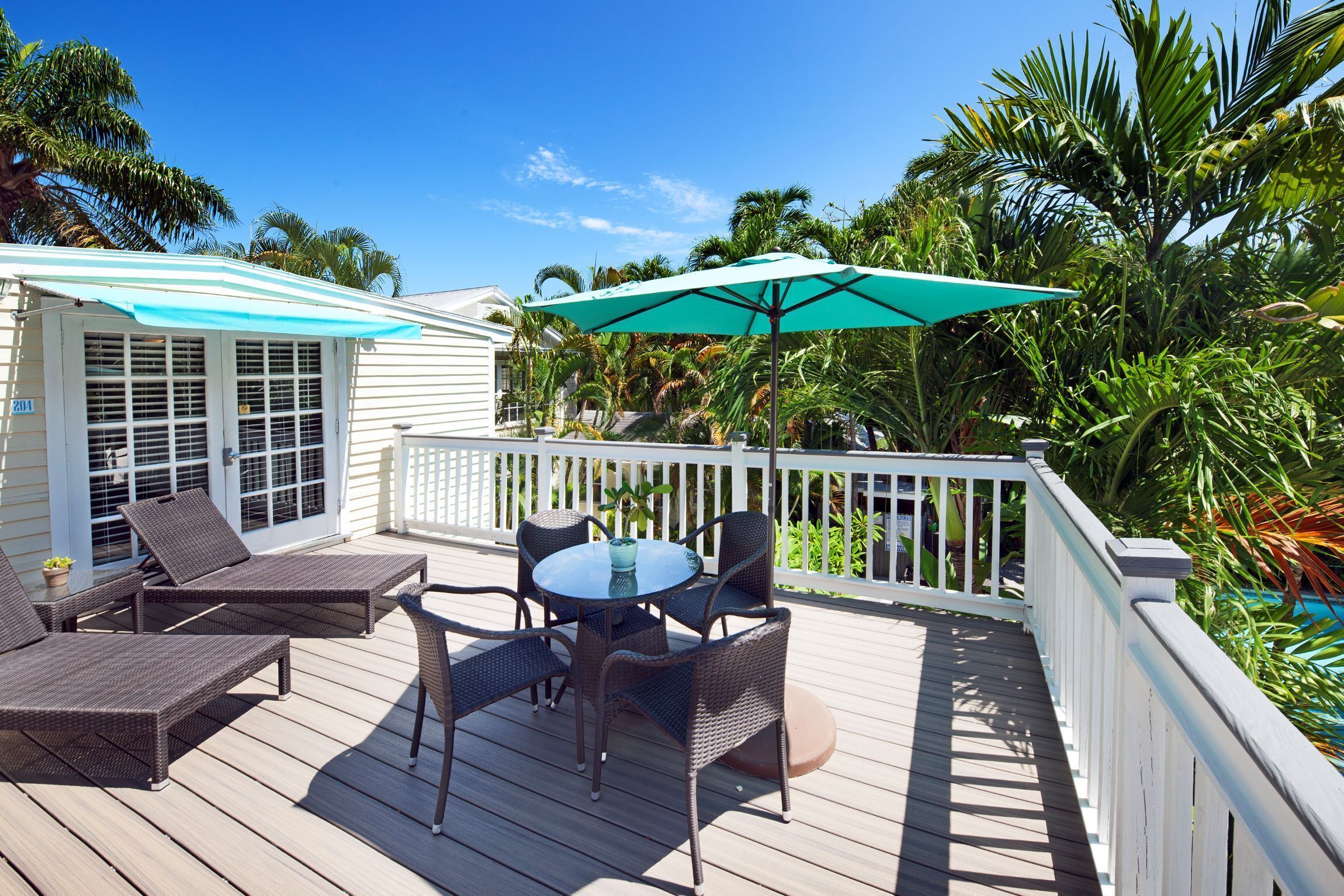 Premium Suite 1 Queen Bed - 2nd Floor, no elevator | Free WiFi, bed sheets