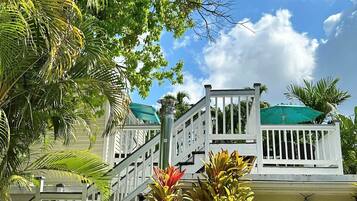 Premium Suite 1 Queen Bed - 2nd Floor, no elevator | Garden view