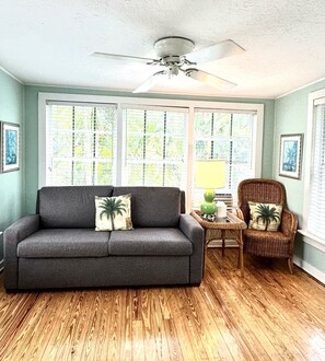 Suite | Free WiFi, bed sheets