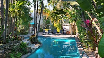 2 outdoor pools
