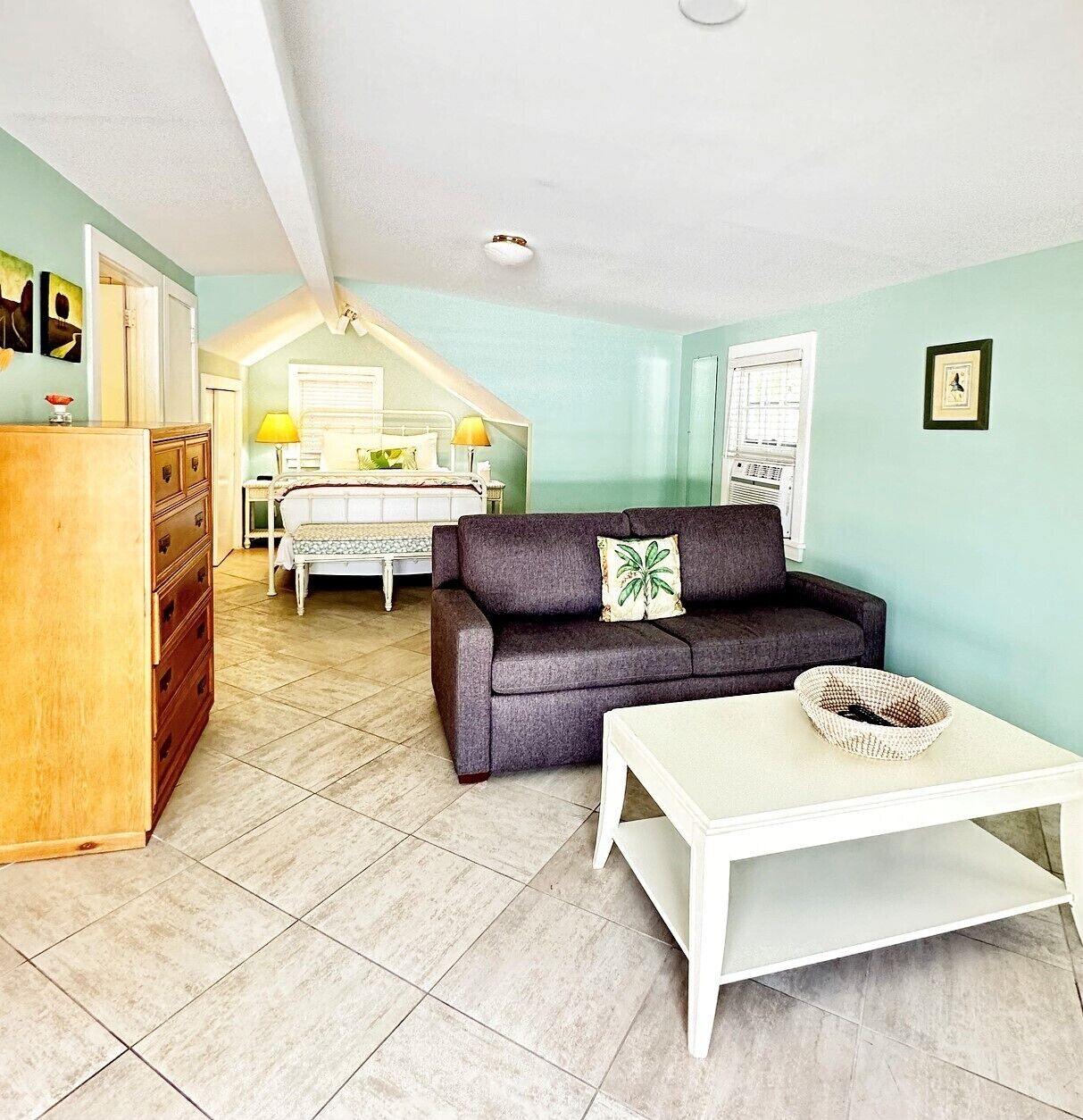 premium suite 1 queen bed - 2nd floor, no elevator | living area | 40-inch flat-screen tv with cable channels, tv