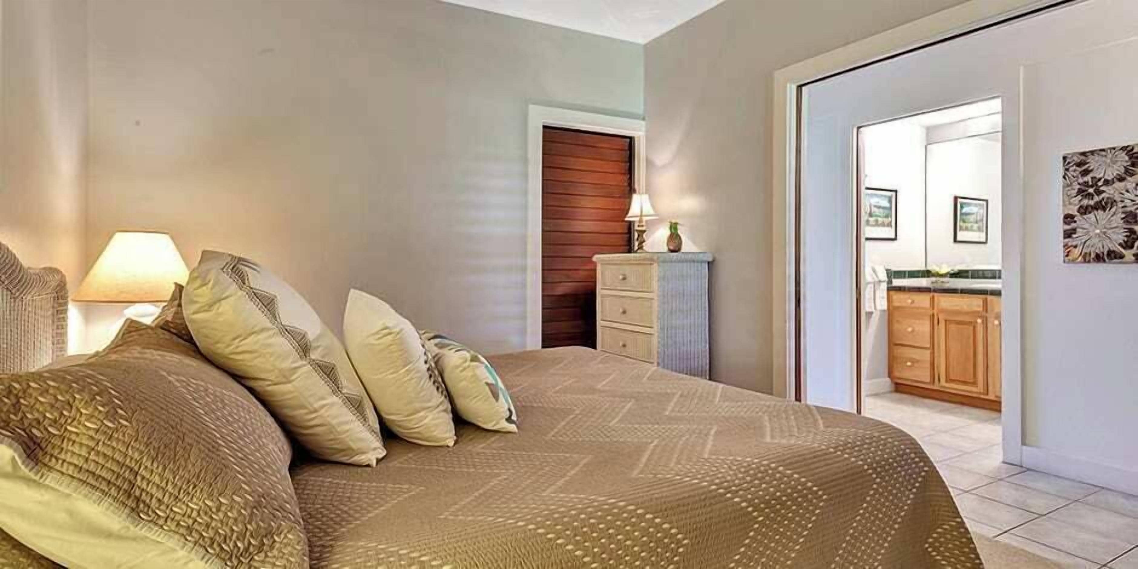 In-room safe, desk, laptop workspace, iron/ironing board
