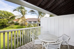 Suite, 1 habitación, vista al jardín (Suite, 1 Bedroom Garden View Paradise) | Caja de seguridad en la habitación y escritorio 