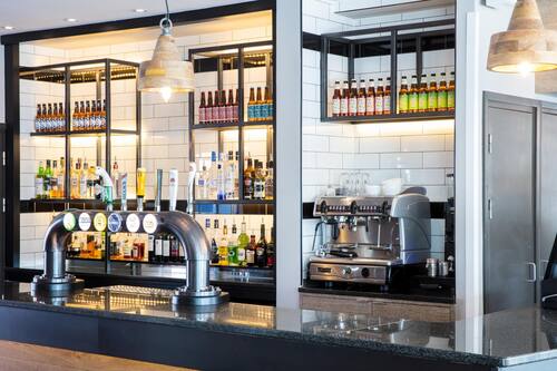 2 bar/lounge