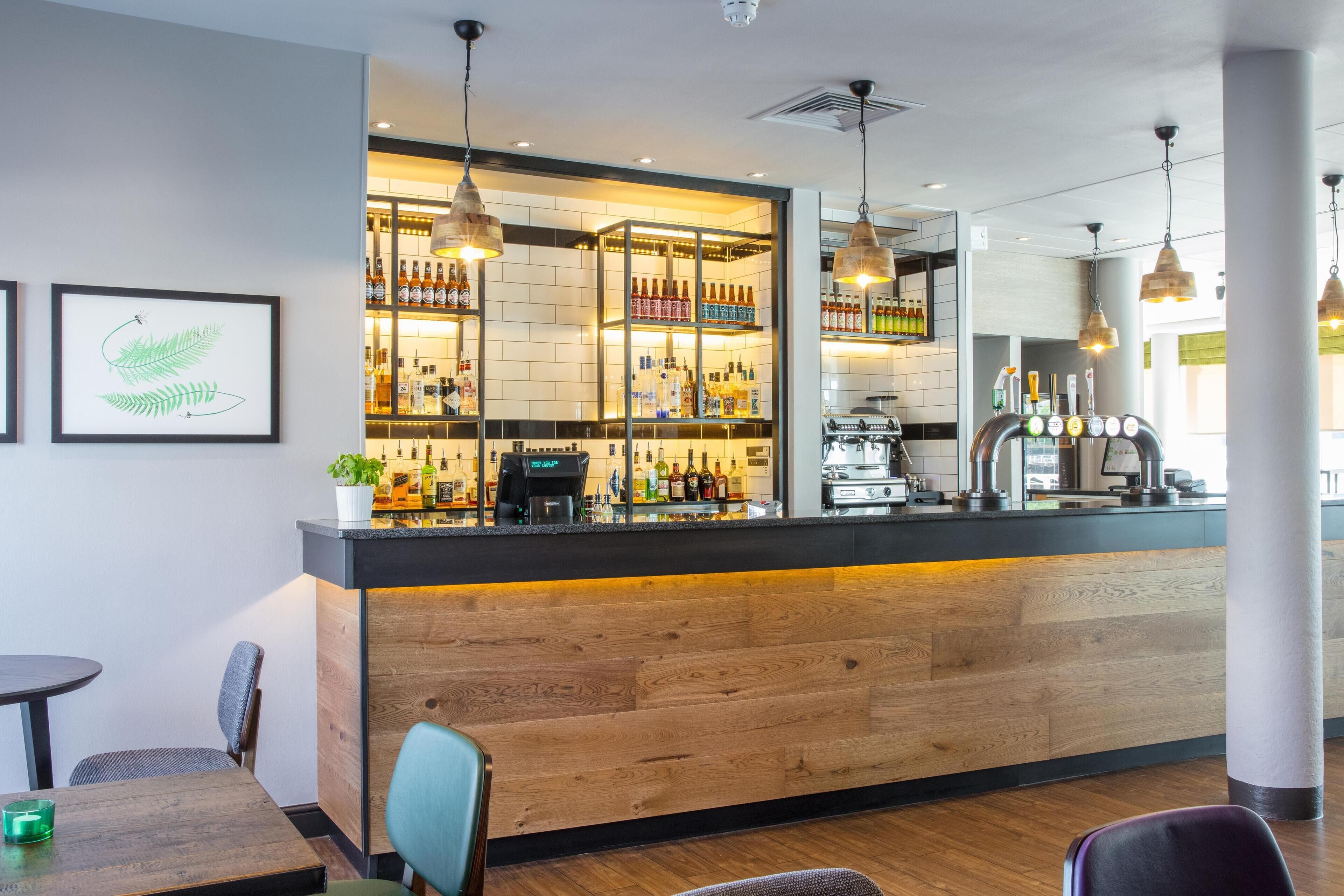 Breakfast, lunch, dinner served; ocean views