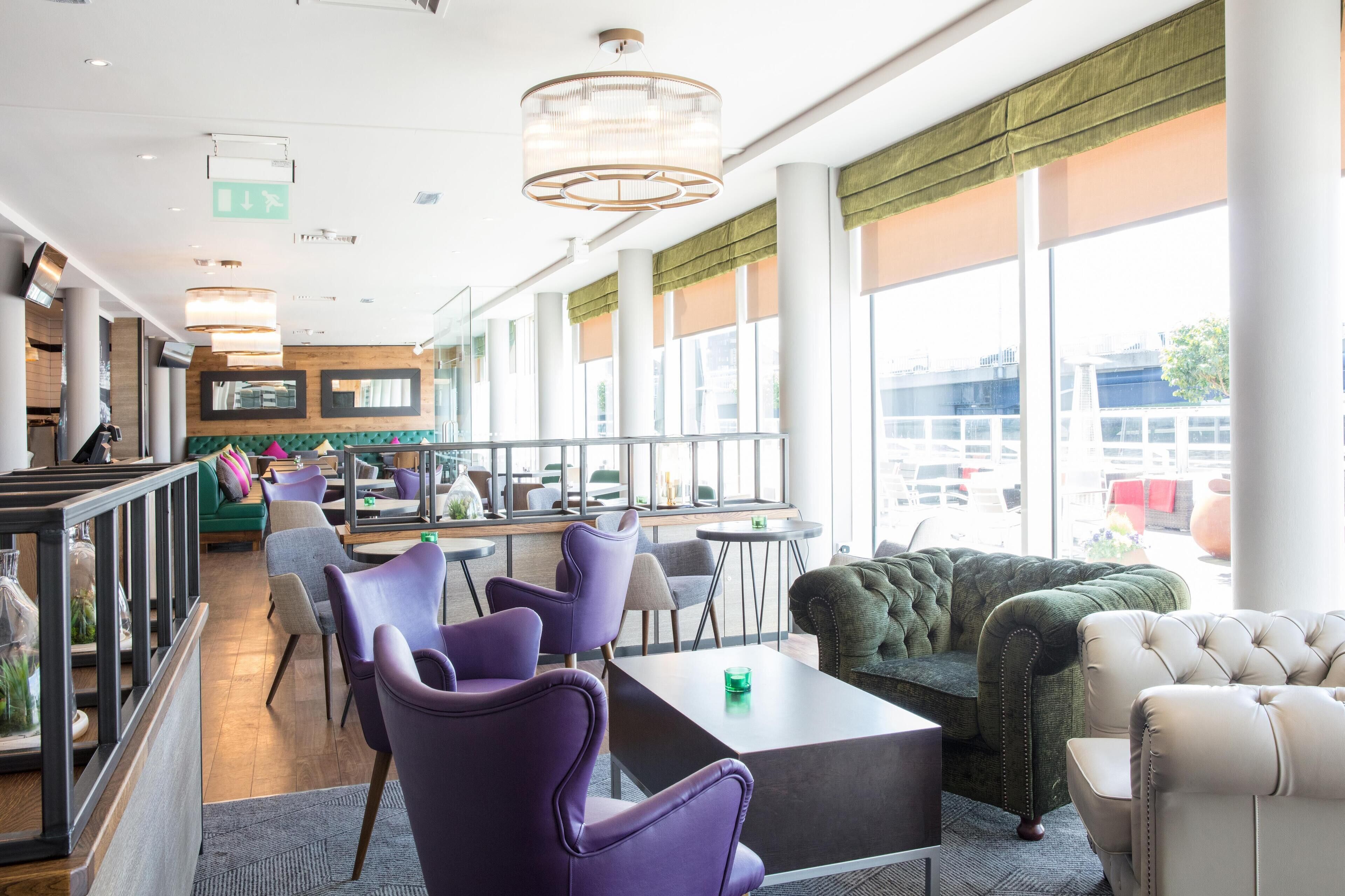 Breakfast, lunch, dinner served; ocean views