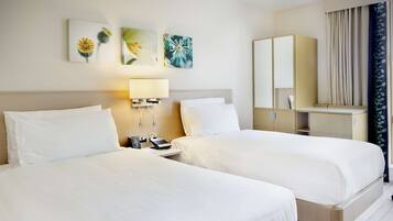 เครื่องนอนป้องกันสารก่อภูมิแพ้, ตู้นิรภัยในห้องพัก, โต๊ะทำงาน