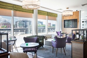 2 quầy bar/khu lounge