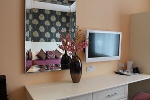 Executive Double Room | Desk, iron/ironing board, free WiFi, bed sheets - Abbey House Hotel (Reading)