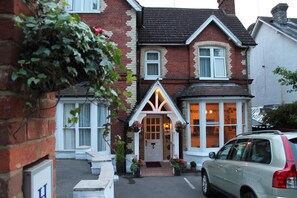 Property entrance - Abbey House Hotel (Reading)