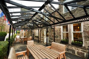 Terrace/patio - Loch Kinord Hotel (Aboyne)