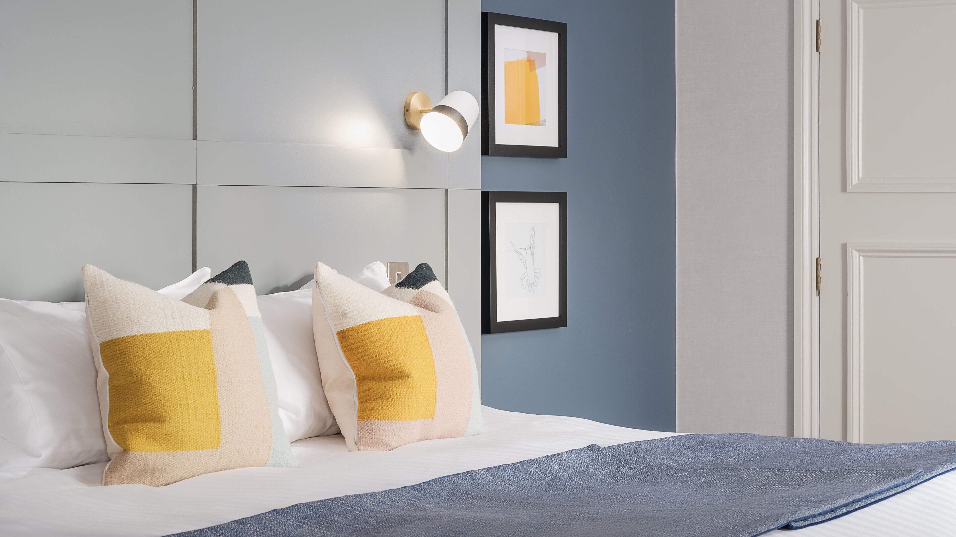 Suite (1 Super King) | Hypo-allergenic bedding, desk, laptop workspace, iron/ironing board