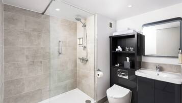 Rainfall showerhead, free toiletries, hair dryer, towels