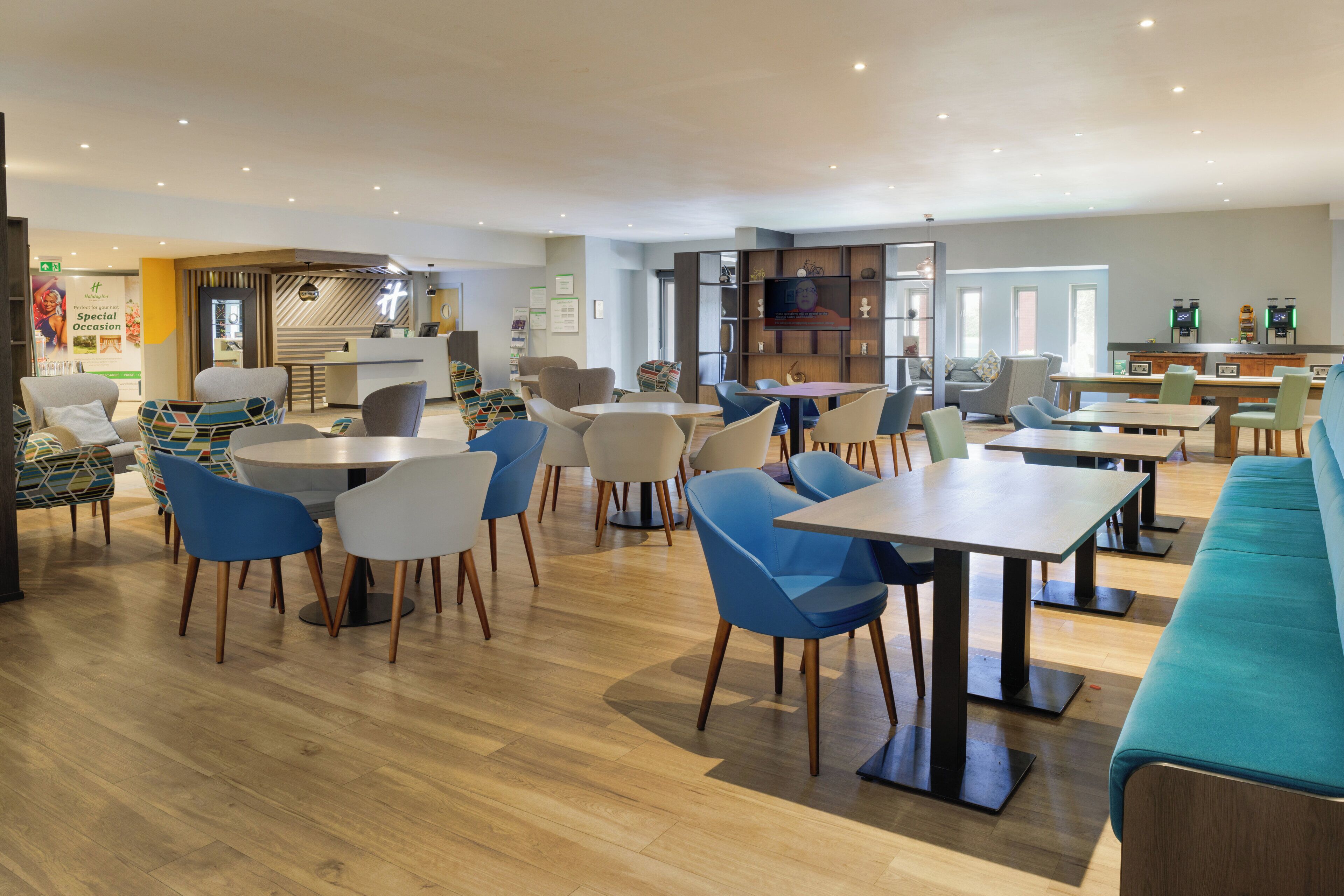 Serves breakfast, lunch, and dinner