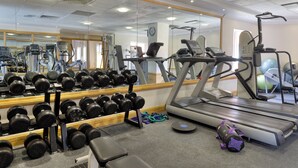 A gym with treadmills, dumbbells, and exercise equipment. - Holiday Inn Mansfield - Alfreton by IHG (Alfreton)