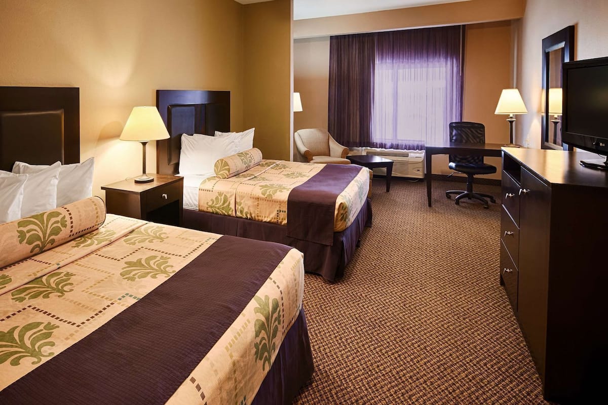 Pillowtop-Betten, Schreibtisch, laptopgeeigneter Arbeitsplatz