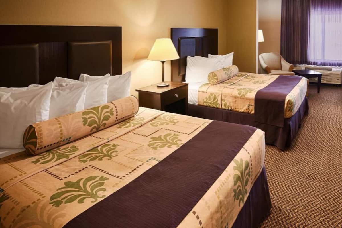 Pillowtop-Betten, Schreibtisch, laptopgeeigneter Arbeitsplatz