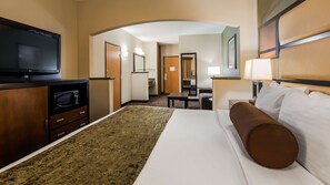 Suite, 1 très grand lit, non-fumeur, réfrigérateur et four à micro-ondes | Rideaux d’obscurcissement, fer et planche à repasser