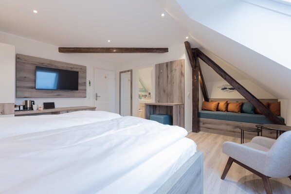 Rom – comfort, 1 kingsize-seng | Sengetøy av topp kvalitet, safe på rommet og skrivebord