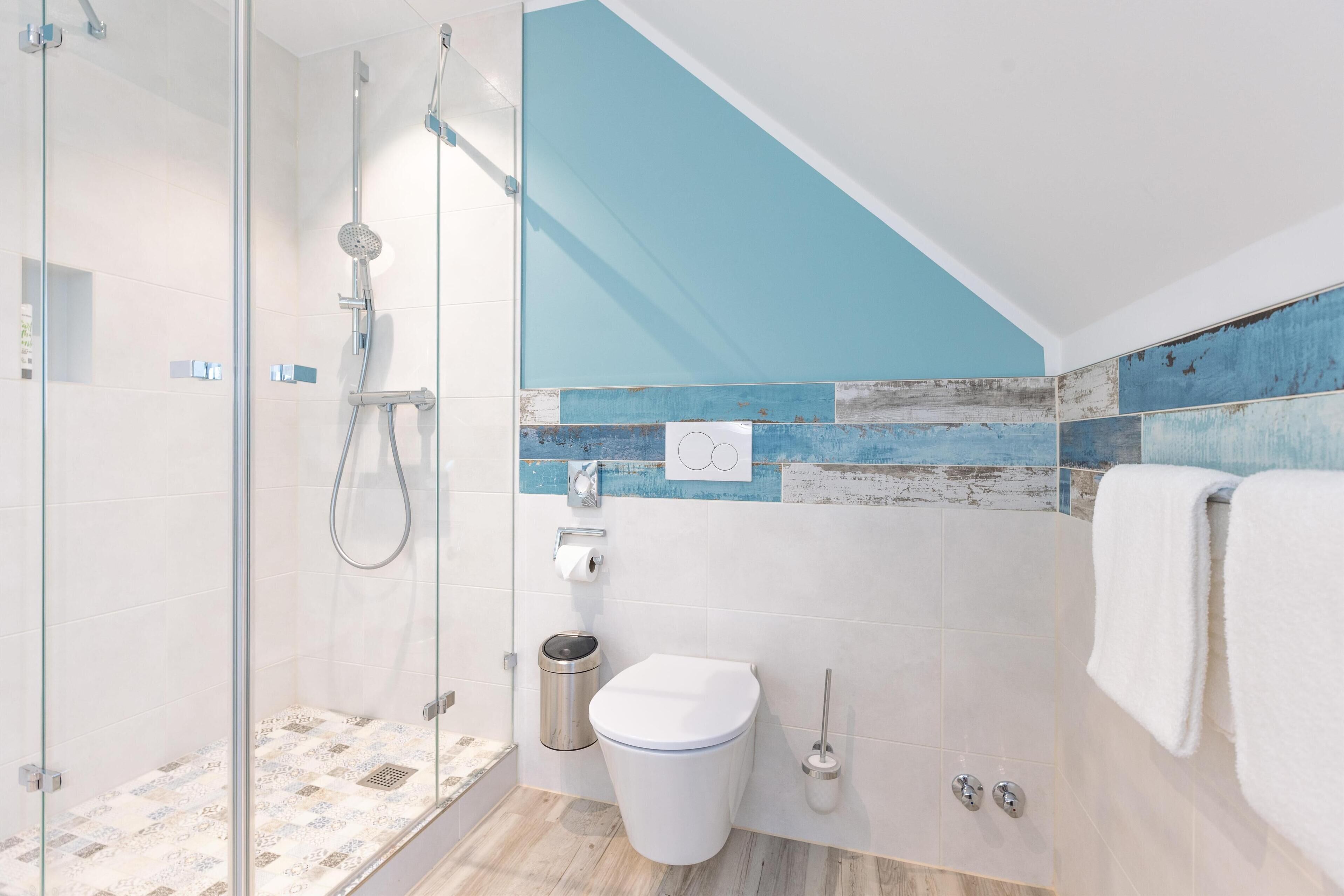 Familienzimmer, 1 Doppelbett, Kochnische (Shower Only;with Sofabed) | Badezimmer | Kostenlose Toilettenartikel, Haartrockner, Handtücher
