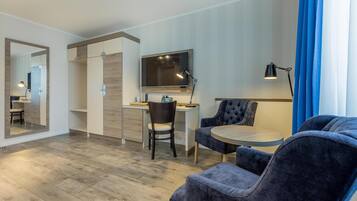 Premium bedding, in-room safe, desk, laptop workspace