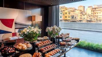 Desayuno buffet todos los días (con cargo)