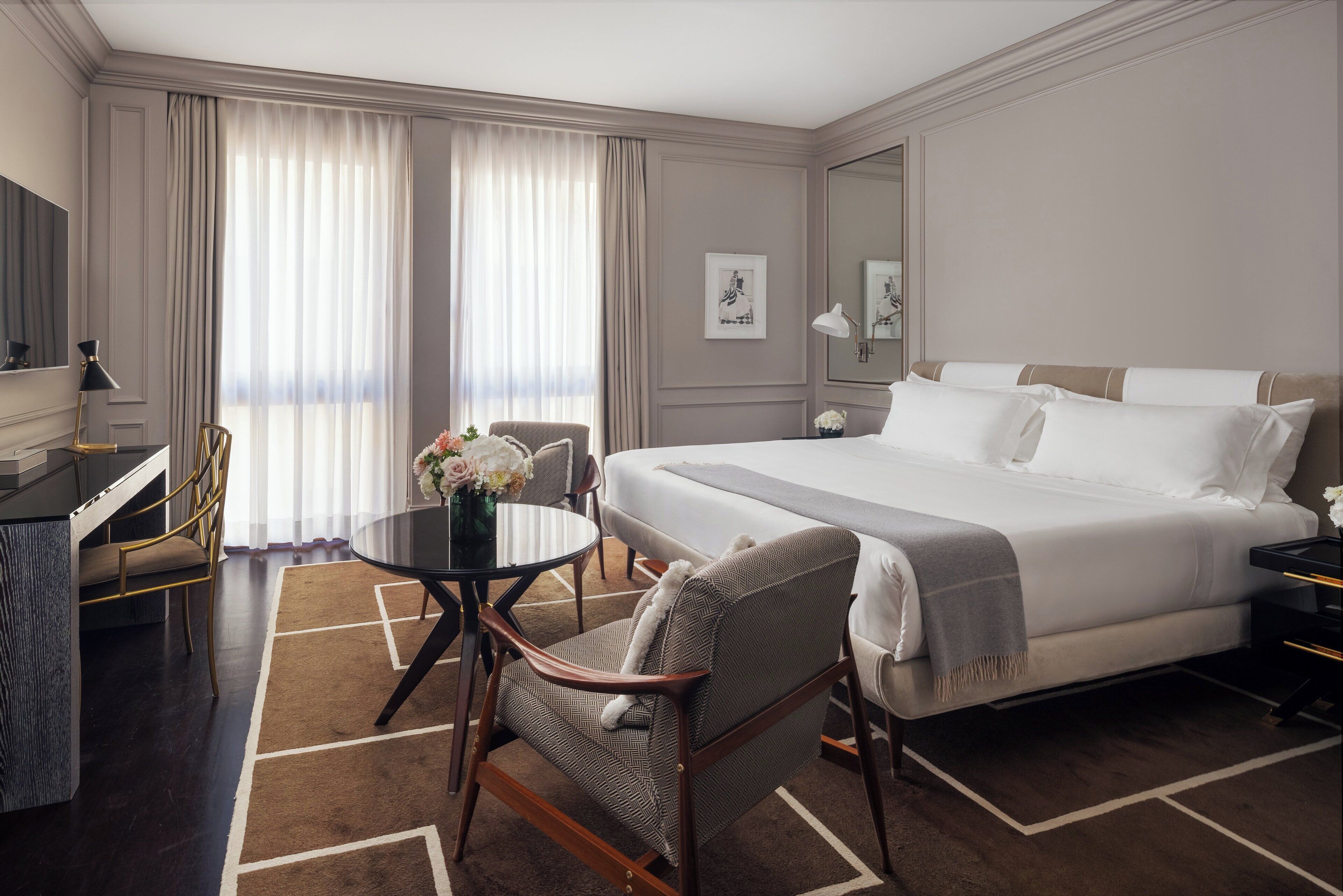 开间 (Portrait) | 迷你吧、客房内保险箱、办公桌、遮光窗帘