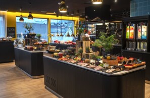 Buffet déjeuner gratuit tous les jours