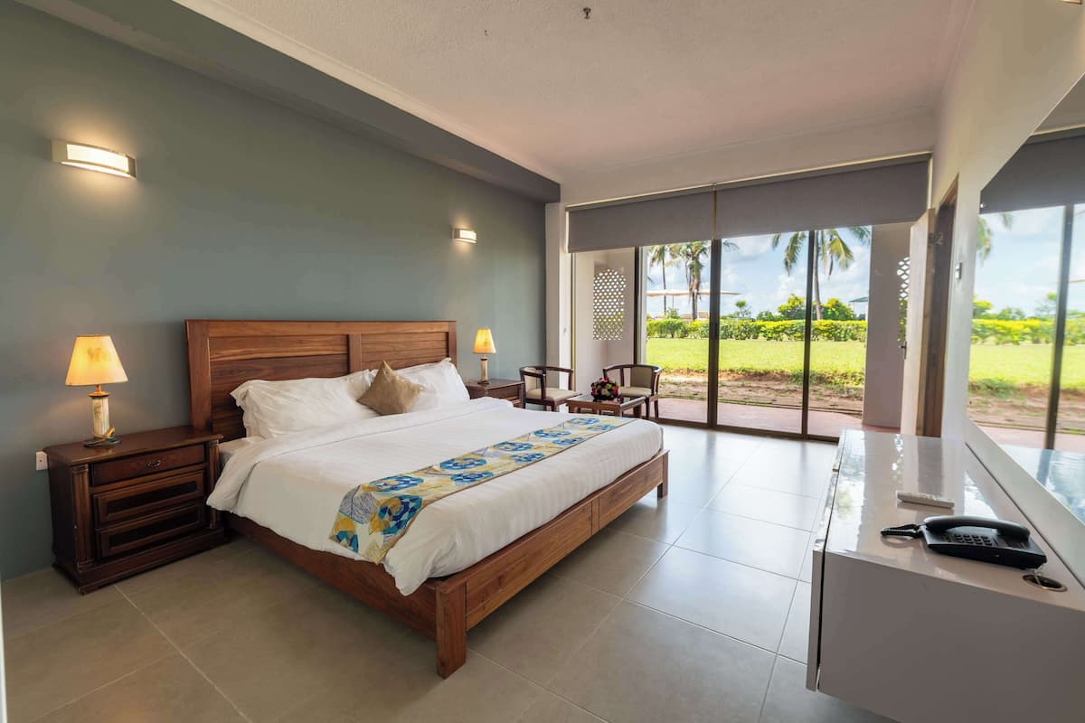 Minibar, in-room safe, desk, free cribs/infant beds