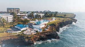 3 Bars/Lounges