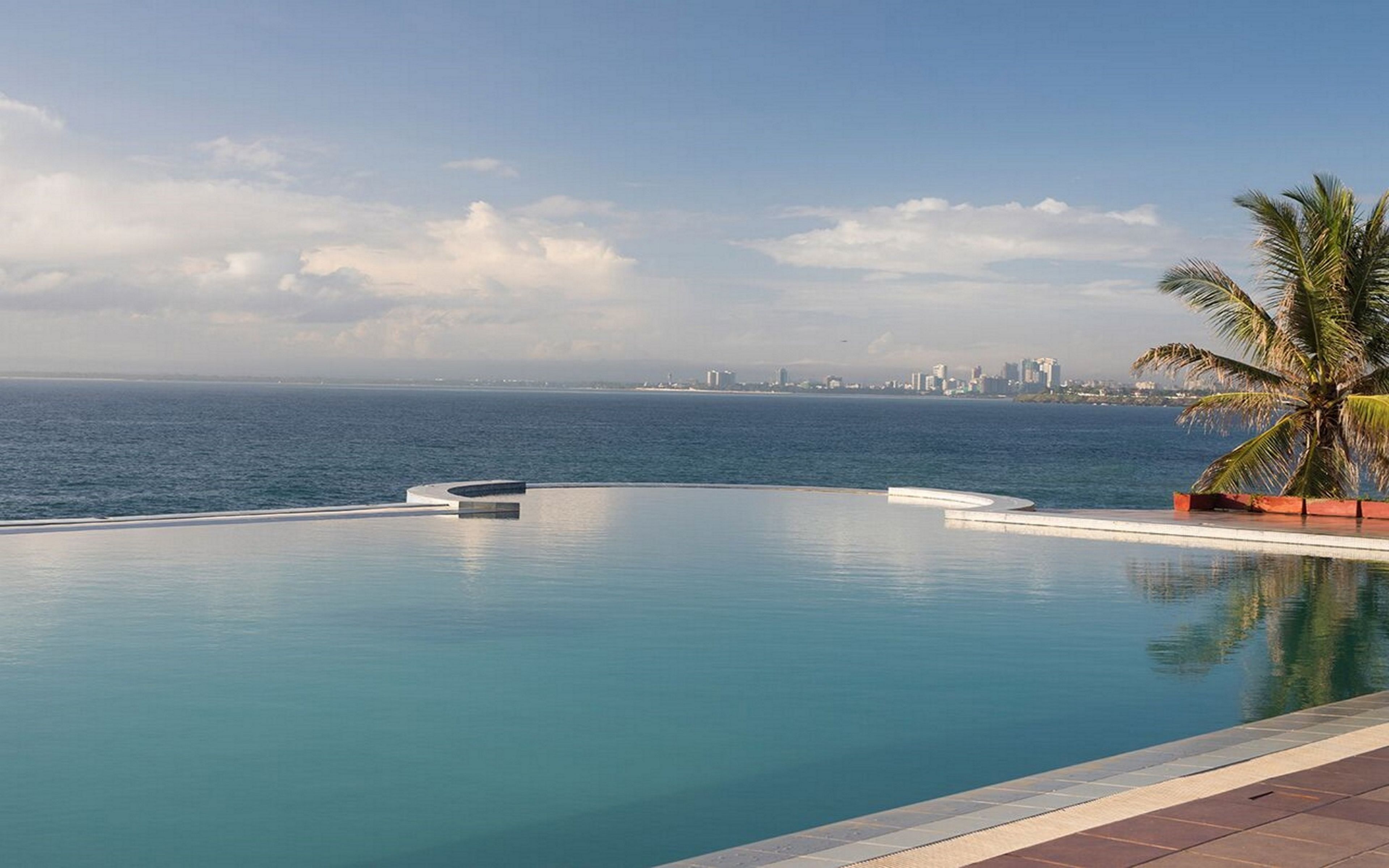 Outdoor pool, pool umbrellas, sun loungers