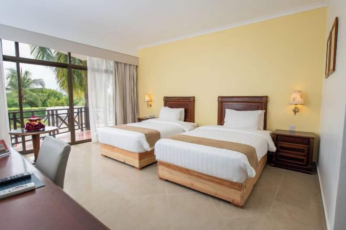 Minibar, in-room safe, desk, free cribs/infant beds