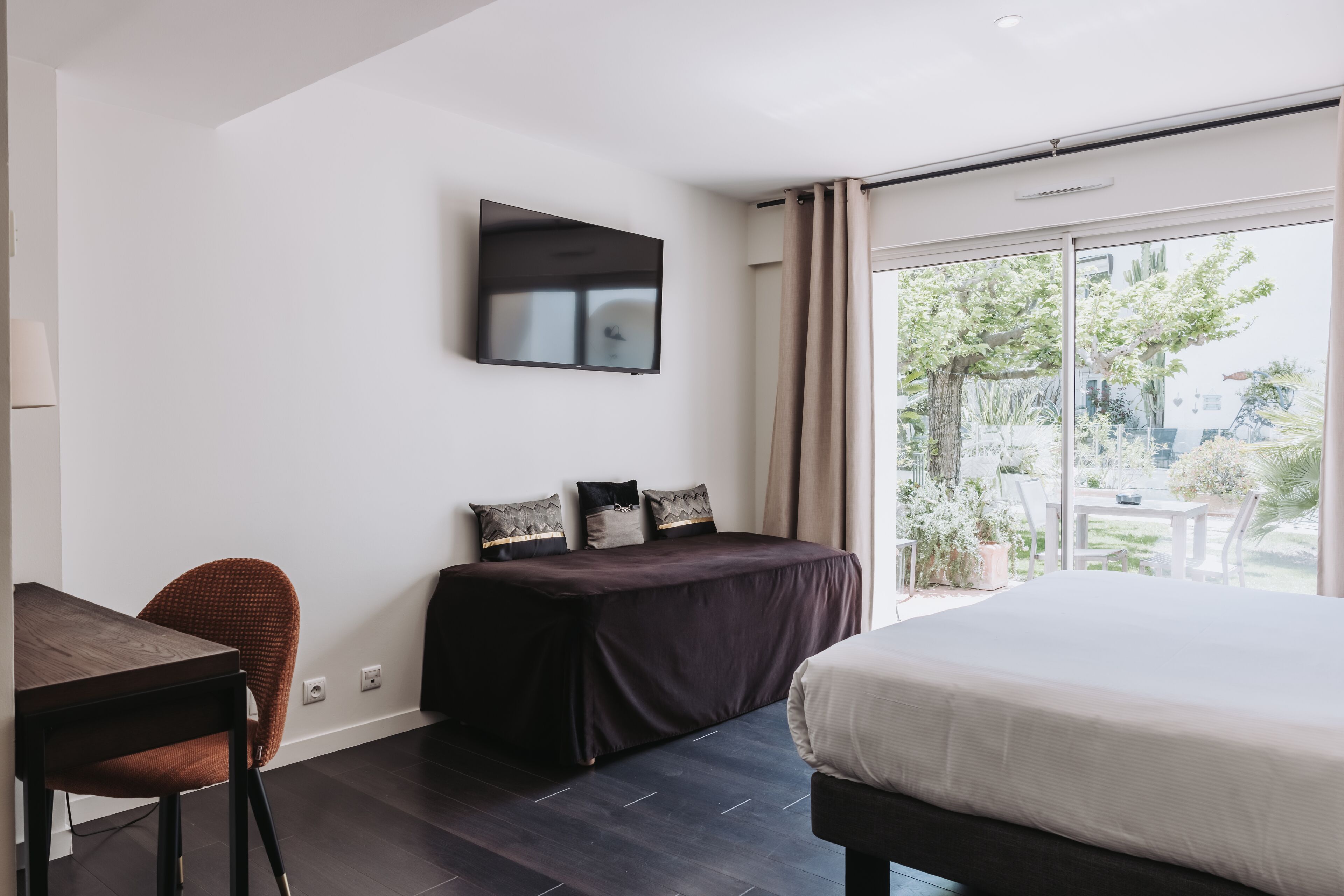 executive room, terrace | premium bedding, minibar, in-room safe, desk