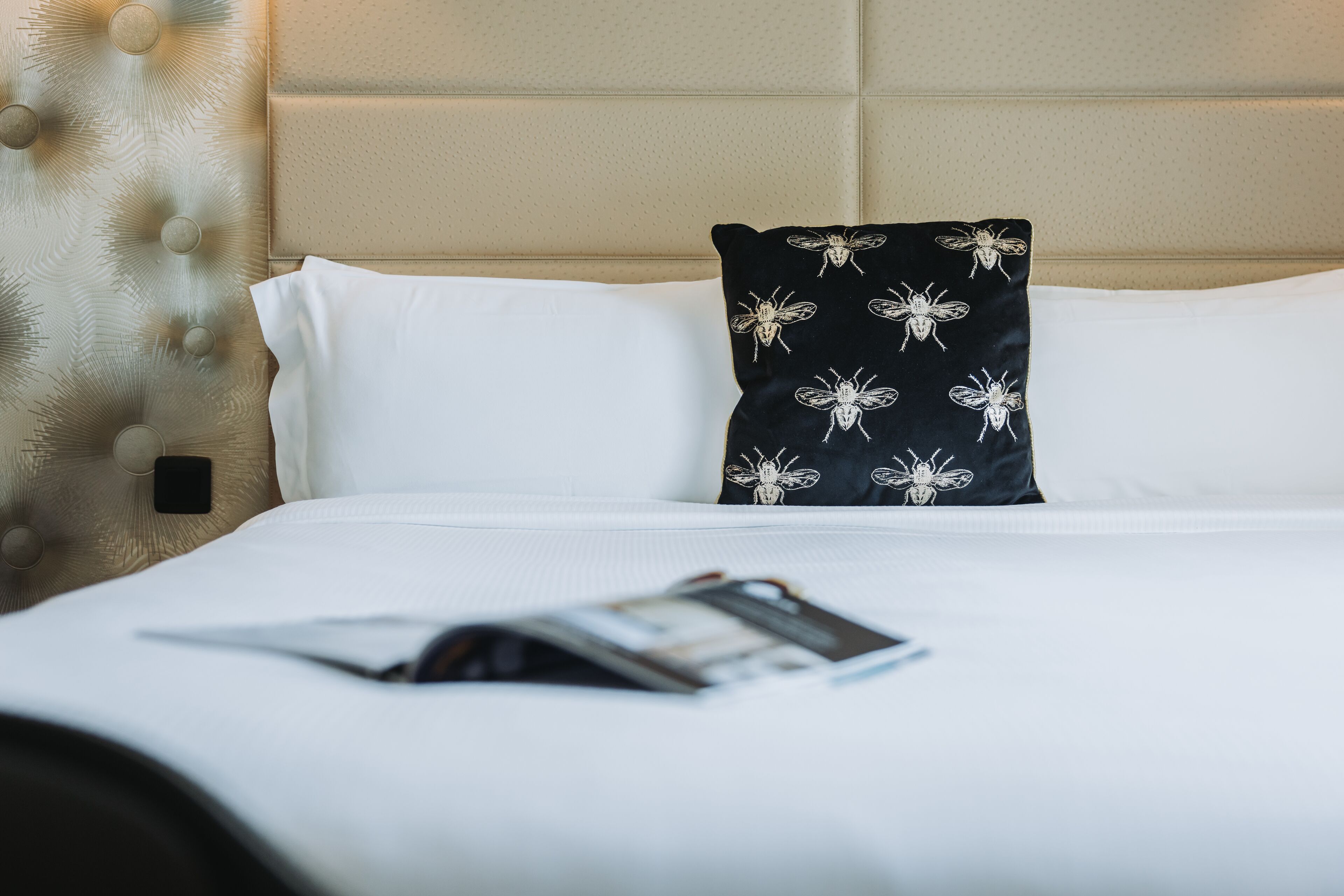 comfort room | premium bedding, minibar, in-room safe, desk