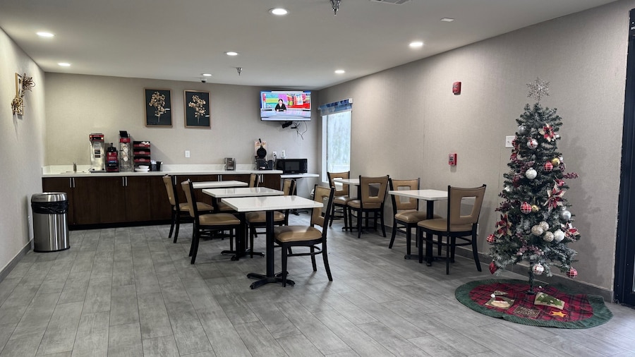 Baymont by Wyndham Iowa Lake Charles