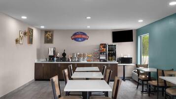 Free daily continental breakfast