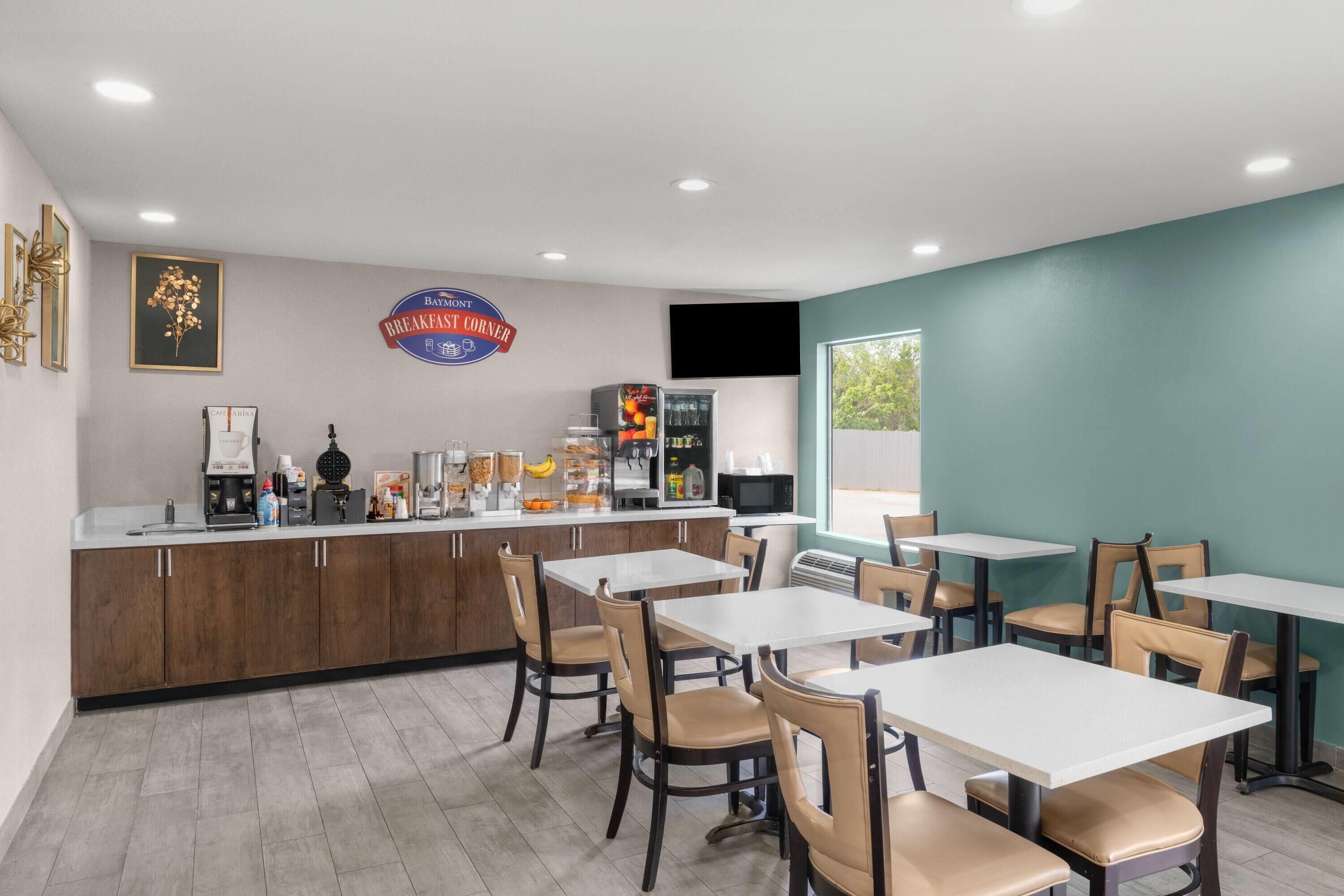 Free daily continental breakfast 