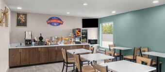 Baymont by Wyndham Iowa Lake Charles