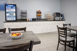 Free daily continental breakfast  - The Beachview Inn Clearwater Beach (Clearwater Beach)