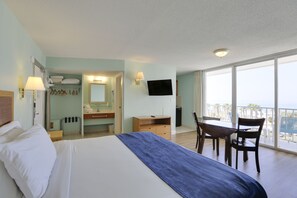 Deluxe Room, 1 King Bed - The Beachview Inn Clearwater Beach (Clearwater Beach)