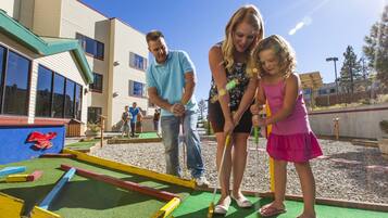 Mini-golf